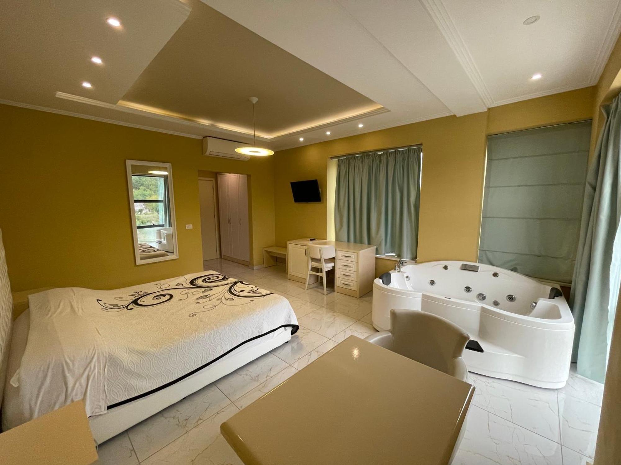 Hotel Kthella Resort Rreshen Extérieur photo
