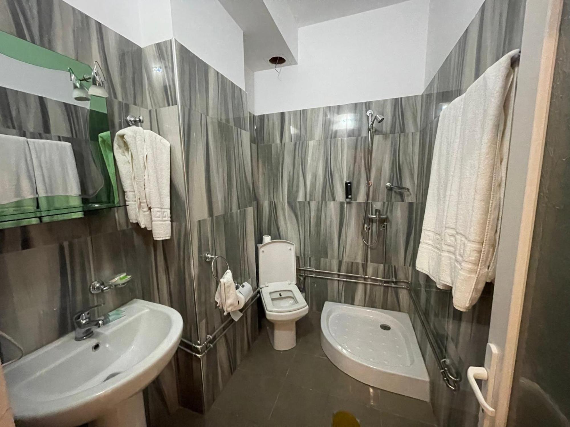 Hotel Kthella Resort Rreshen Extérieur photo