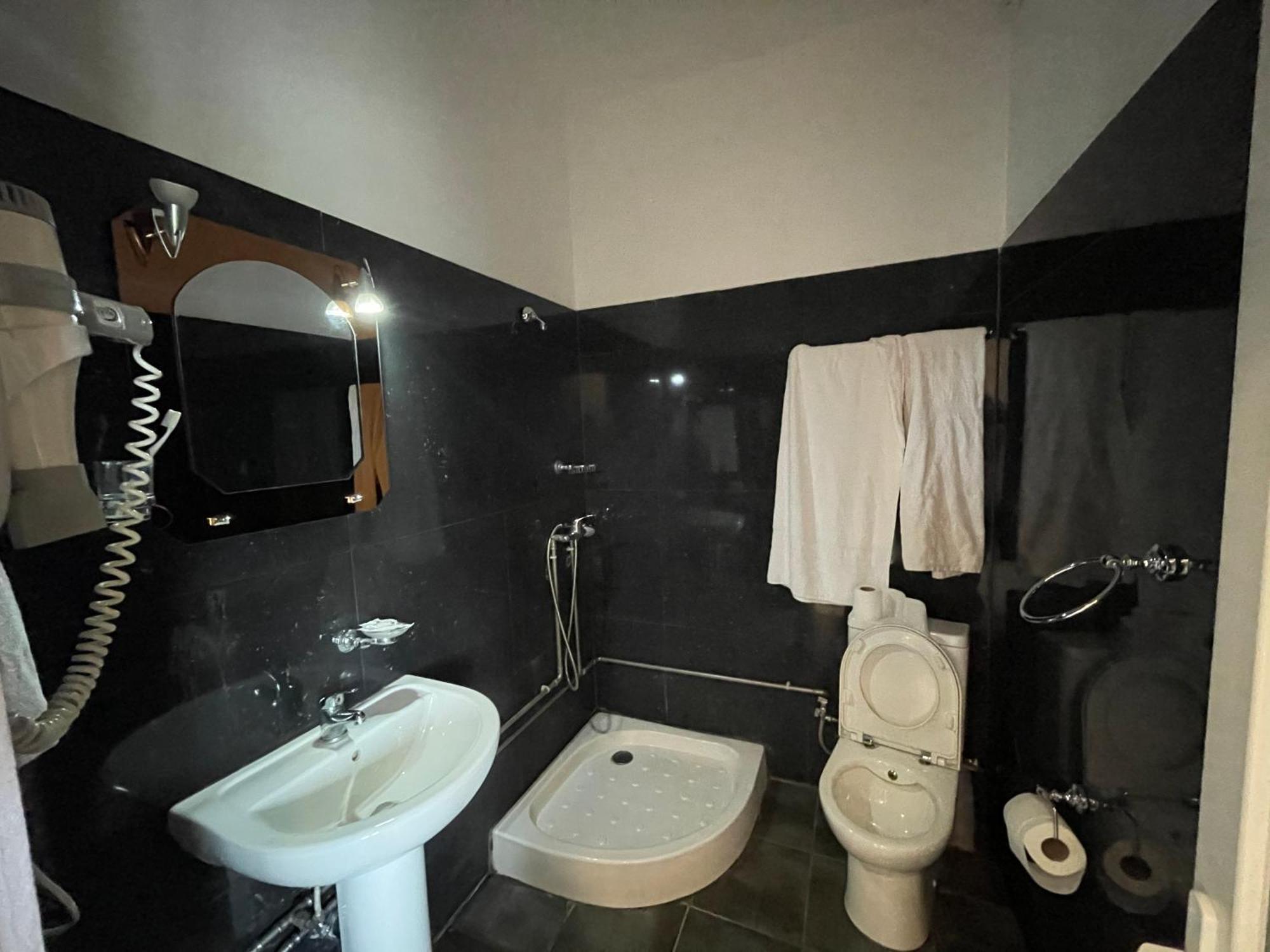Hotel Kthella Resort Rreshen Extérieur photo
